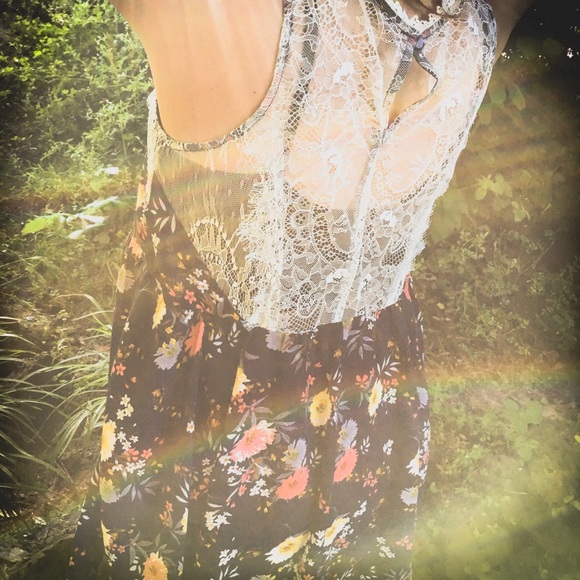 Only 1 Large left!!! Navy with floral dress. - Picture 8 of 8